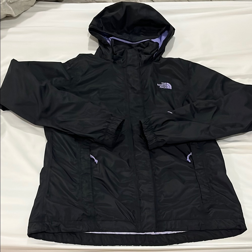 The North Face Women's Black and violet rain jacket—Hyvent